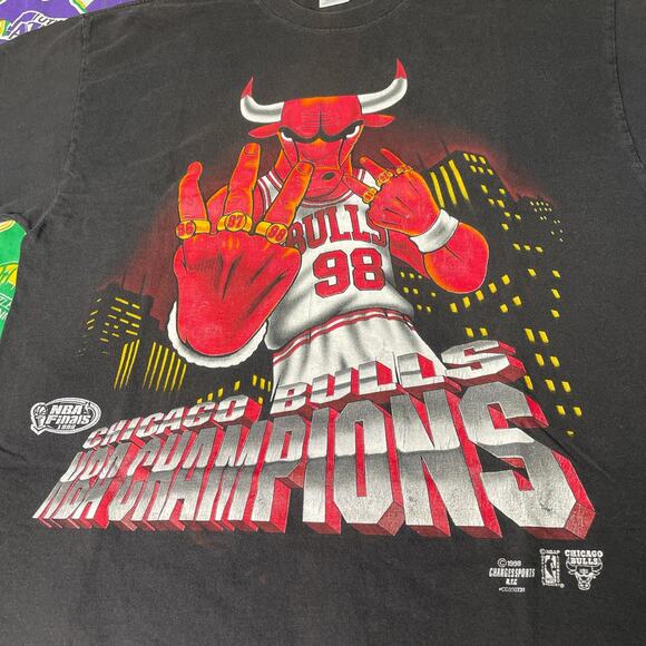 Vintage Starter 1998 NBA Chicago Bulls 3 Peat Mascot Basketball Tee - Picture 3 of 4